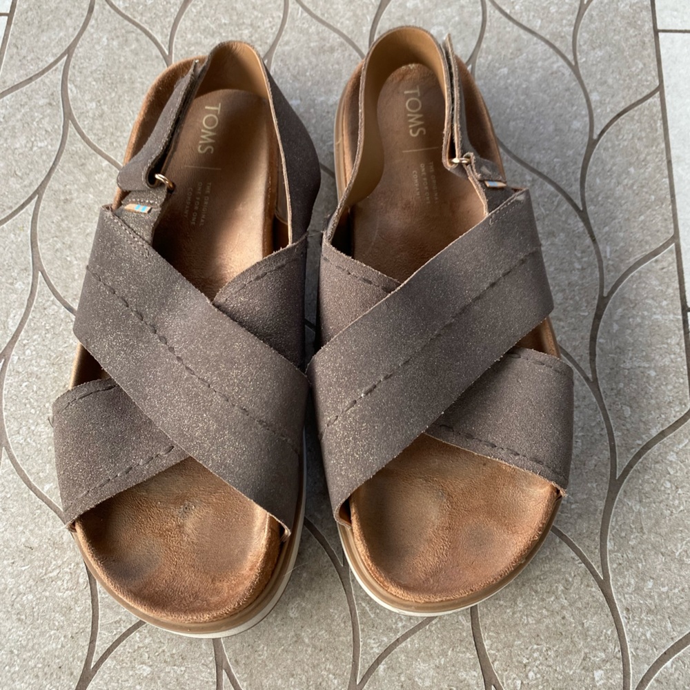 TOMS sandals- Womens 8, EUC